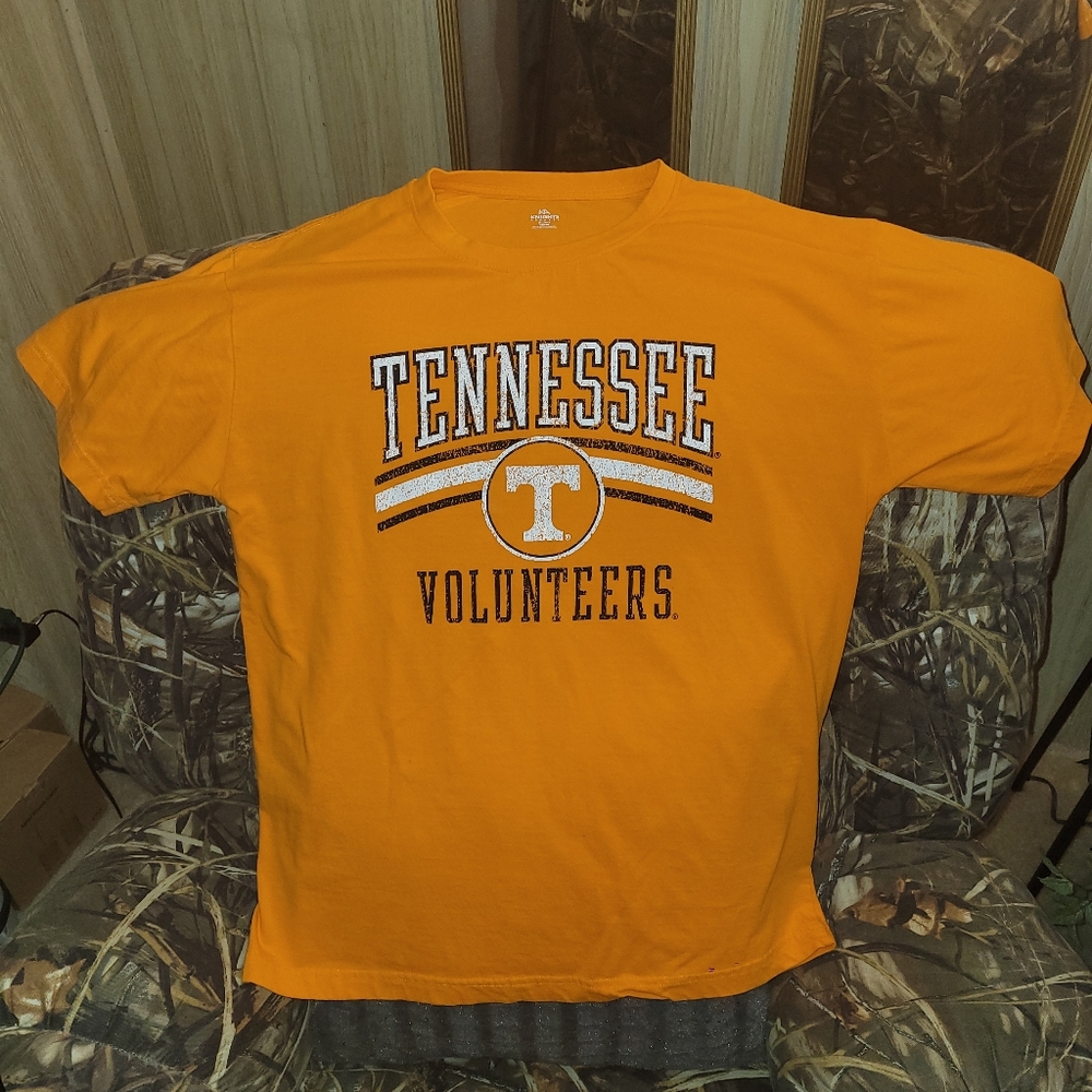 KA-Knights Apparel Tennessee University Volunteers-Mens XL. Nice